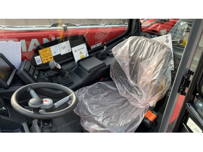 Weidemann T6025 C/W Euro headstock and pallet tines