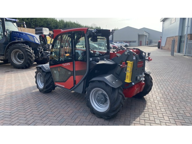 Weidemann T6025 C/W Euro headstock and pallet tines