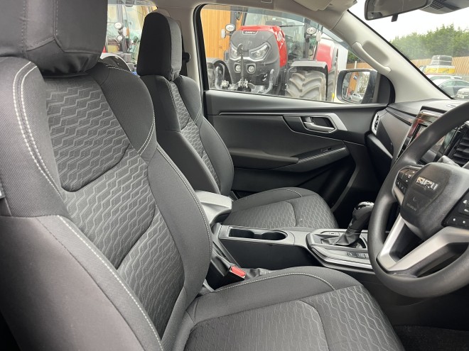 Isuzu D-max 1.9 DL20 Double Cab 4x4 Auto Onyx Black