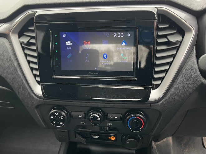 Isuzu D-max 1.9 DL20 Double Cab 4x4 Auto Onyx Black