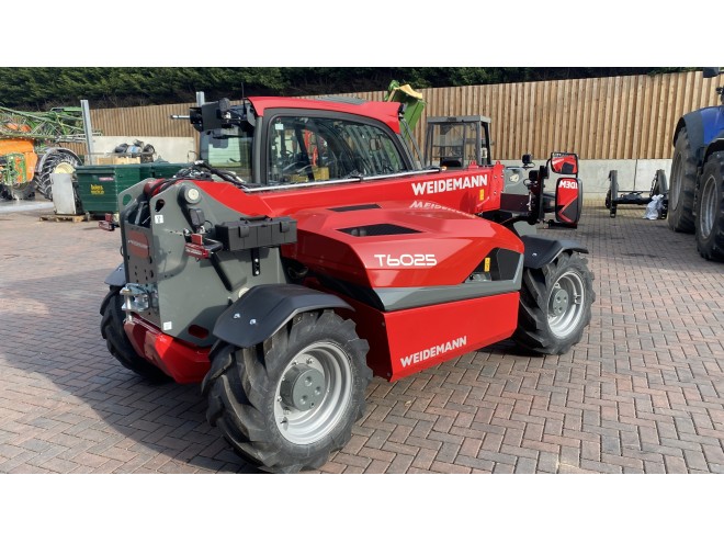 Weidemann T6025 C/W Euro headstock and pallet tines