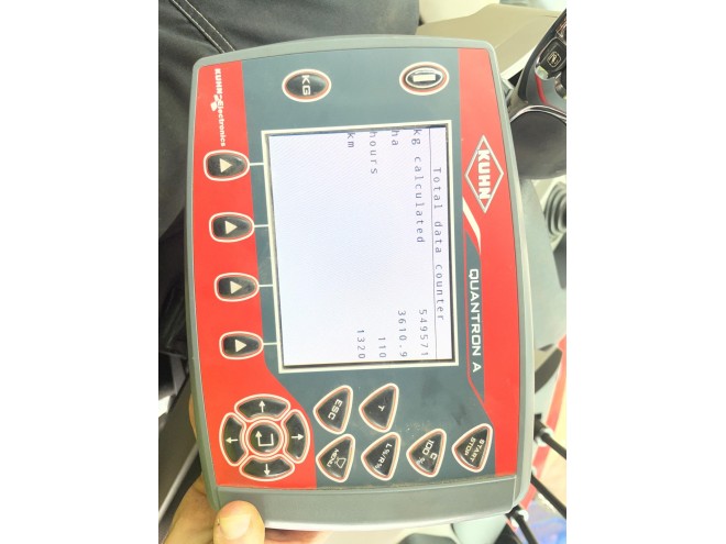 Kuhn Axis 40.2 M-EMC Fertiliser Spreader S8 Discs