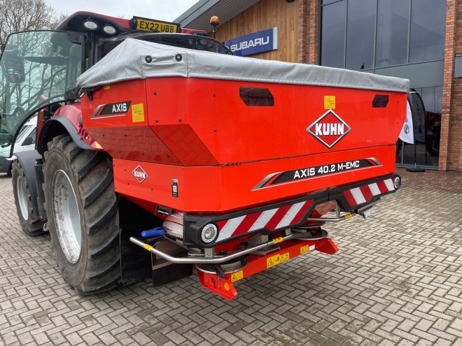 Kuhn Axis 40.2 M-EMC Fertiliser Spreader S8 Discs