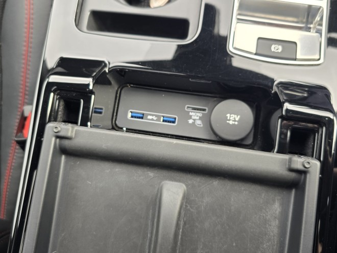 Land Rover Discovery 3.0 SD6 HSE Luxury 3.0 5dr Auto