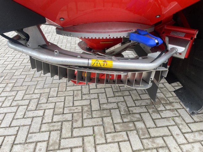 Kuhn Axis 40.2 M-EMC Fertiliser Spreader S8 Discs