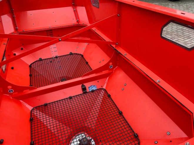 Kuhn Axis 40.2 M-EMC Fertiliser Spreader S8 Discs
