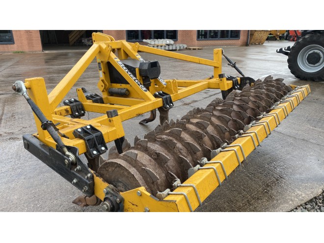 McConnel 5 Leg Shakaerator, New Clip On Points, Toothed Packer Roller