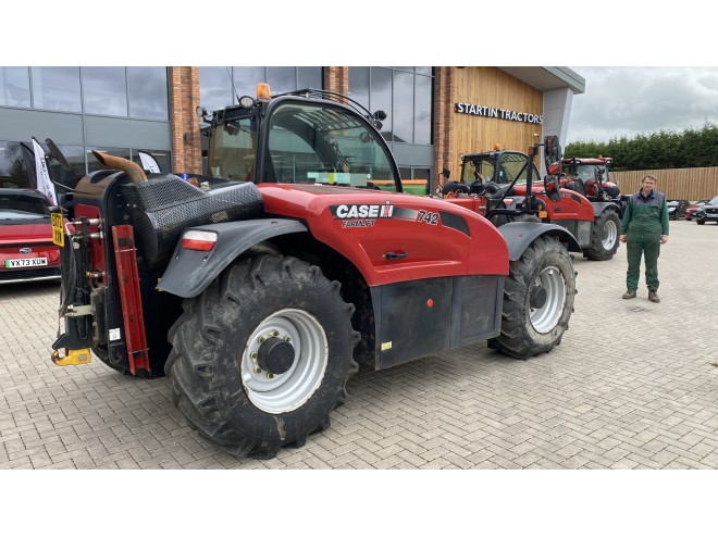Case IH Farmlift 742 C/W Manitou head stock