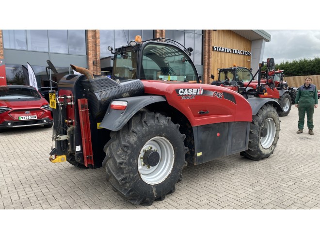 Case IH Farmlift 742 C/W Manitou head stock