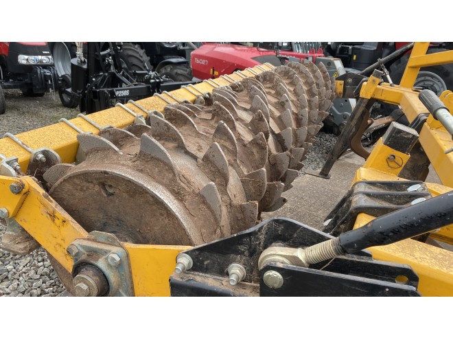 McConnel 5 Leg Shakaerator, New Clip On Points, Toothed Packer Roller