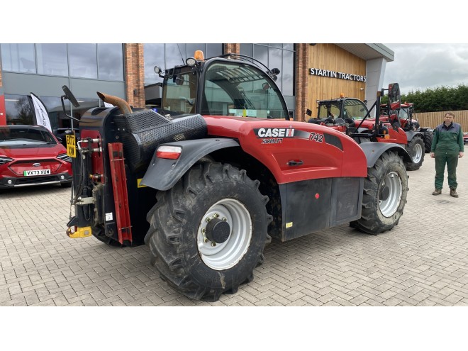 Case IH Farmlift 742 C/W Manitou head stock