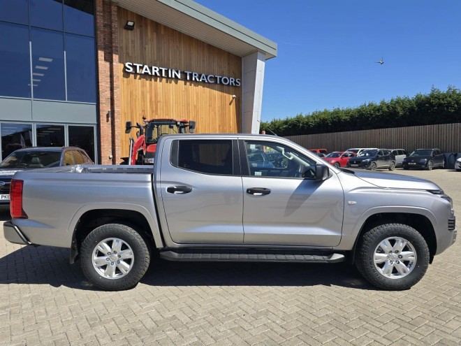 Mitsubishi L200 Titan 2.4 Auto Blade Silver
