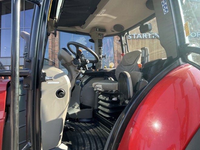 Case IH Luxxum 120 C/W Loader
