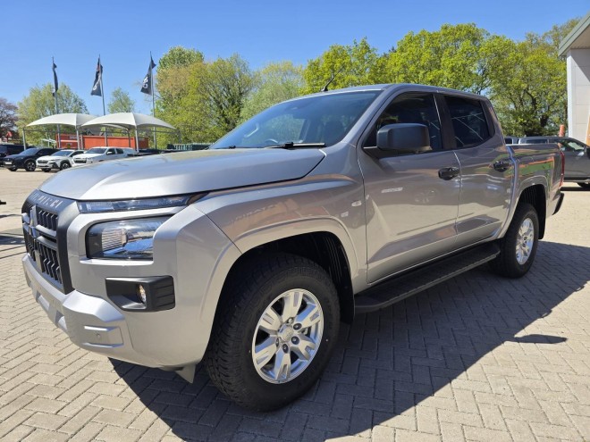 Mitsubishi L200 Titan 2.4 Auto Blade Silver