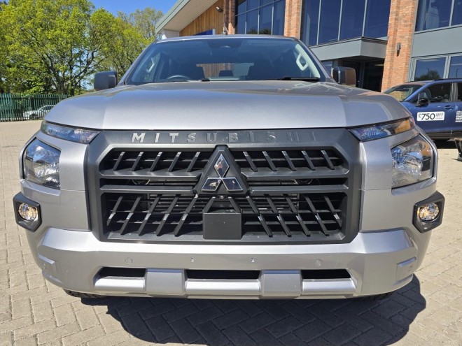 Mitsubishi L200 Titan 2.4 Auto Blade Silver