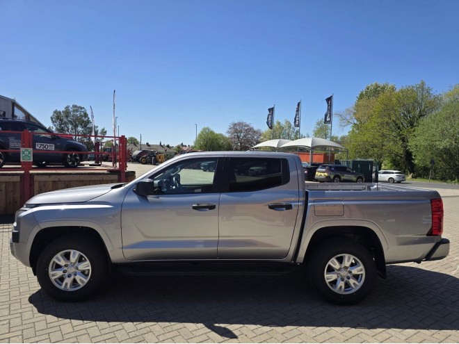 Mitsubishi L200 Titan 2.4 Auto Blade Silver