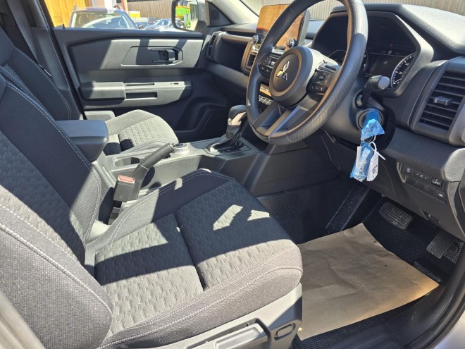 Mitsubishi L200 Titan 2.4 Auto Blade Silver