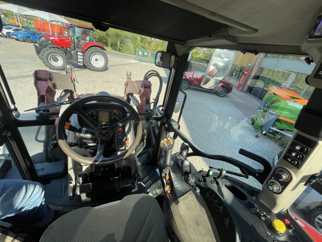 Case IH Luxxum 120 C/W Loader