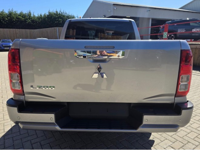 Mitsubishi L200 Titan 2.4 Auto Blade Silver