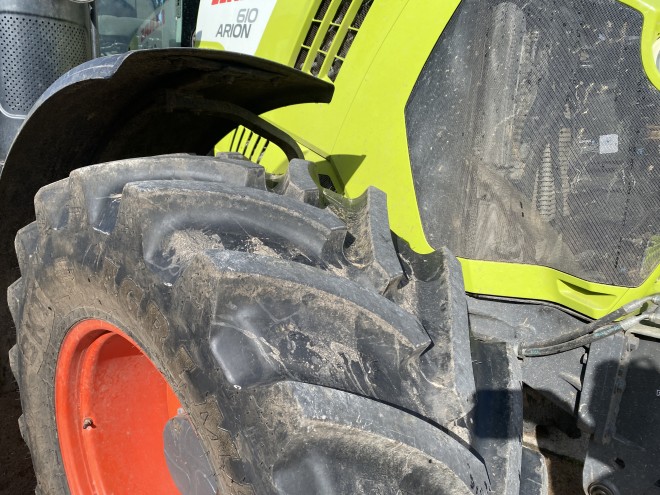 Claas Arion 610 C/W Front linkage