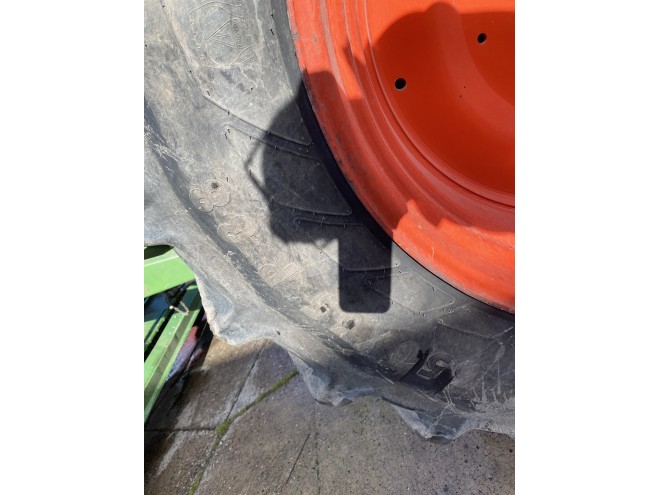 Claas Arion 610 C/W Front linkage