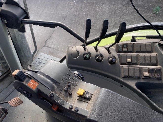 Claas Arion 610 C/W Front linkage