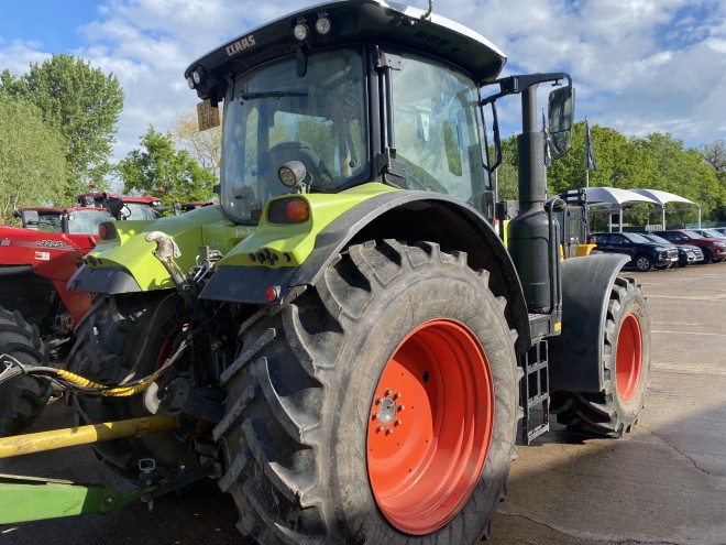 Claas Arion 610 C/W Front linkage