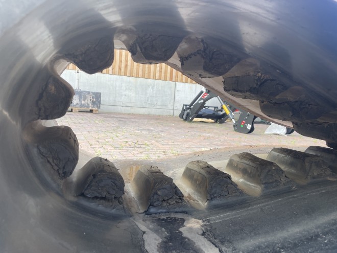 30 Inch Track from Quadtrac, damaged lugs