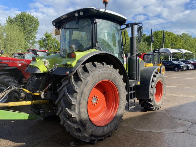 Claas Arion 610 C/W Front linkage