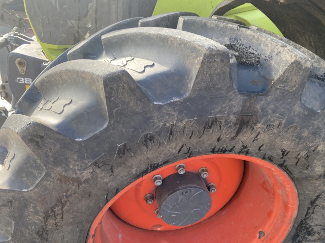 Claas Arion 610 C/W Front linkage