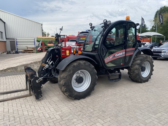 Case IH Farmlift 742 C/W JCB Q Fit headstock