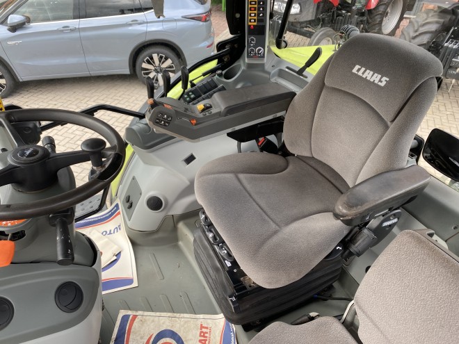 Claas Arion 610 C/W Front linkage