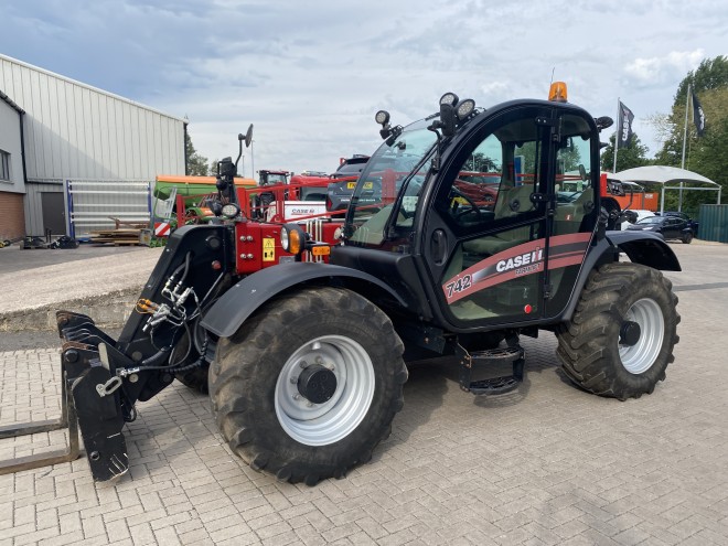 Case IH Farmlift 742 C/W JCB Q Fit headstock