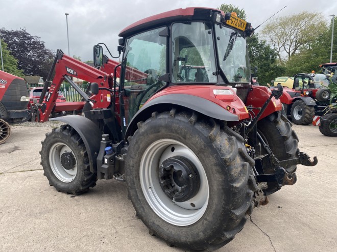 Case IH Farmall 110C C/W MX 406 + Loader