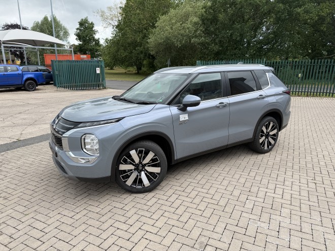 Mitsubishi Outlander Nativa PHEV Moonstone Grey