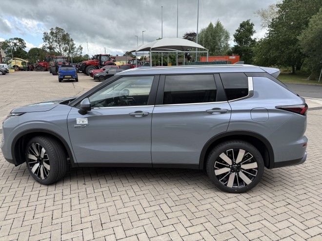 Mitsubishi Outlander Nativa PHEV Moonstone Grey