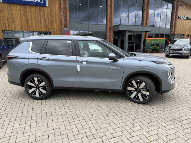 Mitsubishi Outlander Nativa PHEV Moonstone Grey