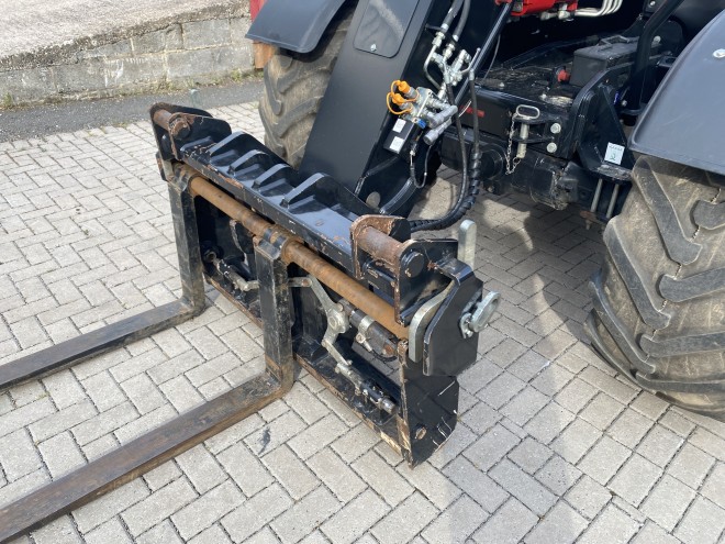 Case IH Farmlift 742 C/W JCB Q Fit headstock