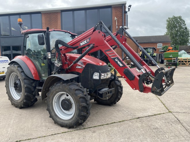 Case IH Farmall 110C C/W MX 406 + Loader