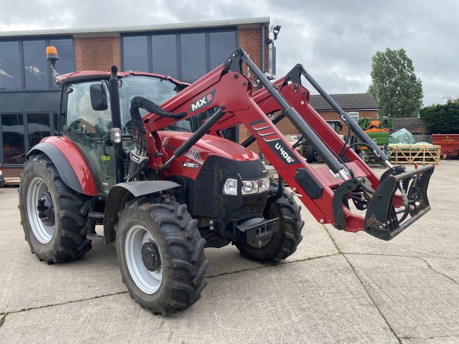 Case IH Farmall 110C C/W MX 406 + Loader