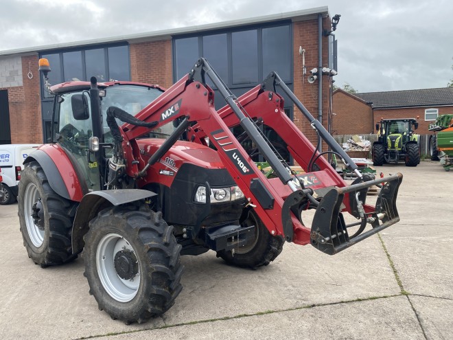 Case IH Farmall 110C C/W MX 406 + Loader