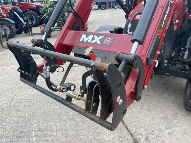Case IH Farmall 110C C/W MX 406 + Loader
