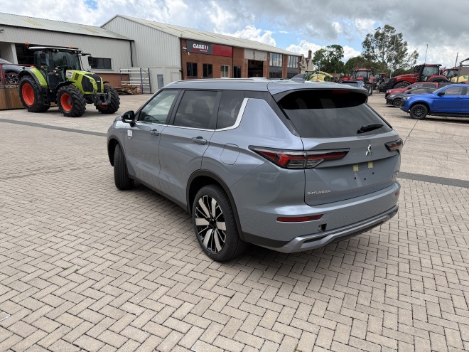 Mitsubishi Outlander Nativa PHEV Moonstone Grey