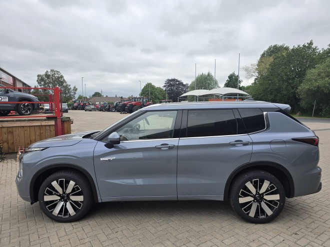 Mitsubishi Outlander Diamond PHEV Moonstone Grey