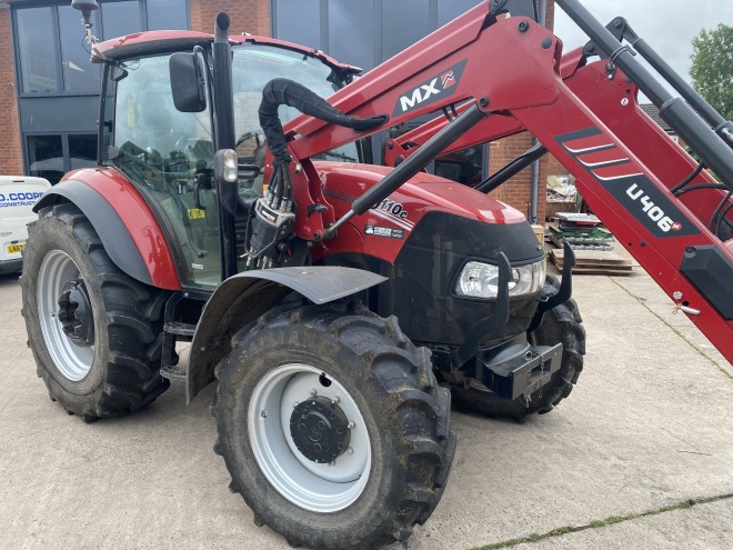 Case IH Farmall 110C C/W MX 406 + Loader