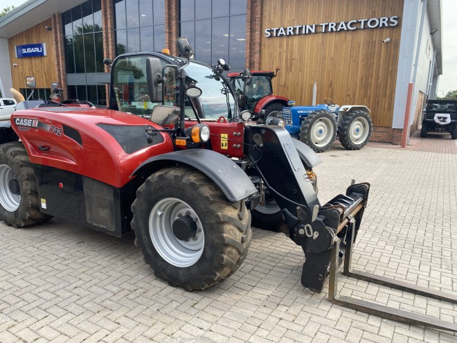 Case IH Farmlift 742 C/W JCB Q Fit headstock