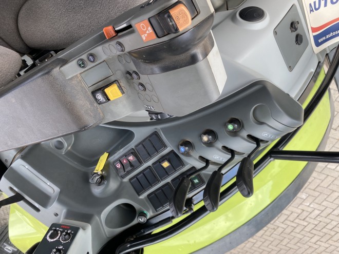Claas Arion 610 C/W Front linkage