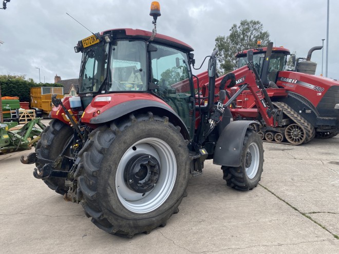 Case IH Farmall 110C C/W MX 406 + Loader