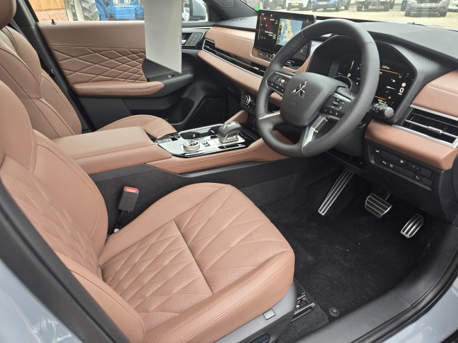 Mitsubishi Outlander Diamond PHEV Moonstone Grey