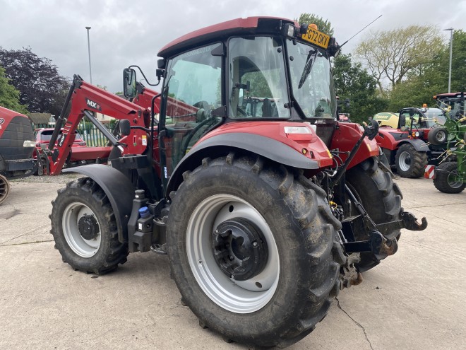 Case IH Farmall 110C C/W MX 406 + Loader